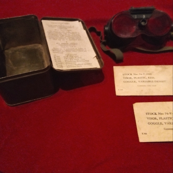 RARE **9/10 - Red quinoline cyanin dye Goggles Nightmare Vision Demon-Sight WW2 - Picture 1 of 9